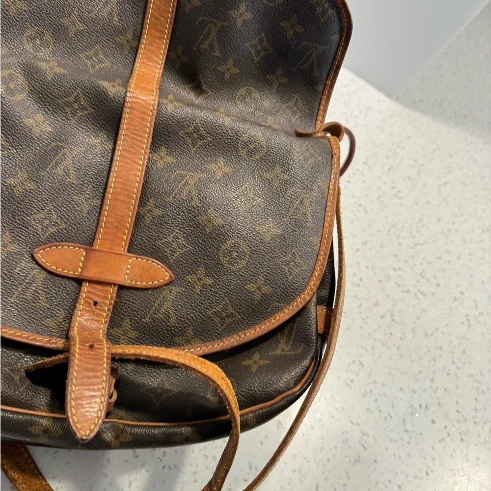 Louis Vuitton Purse - Picture 4 of 13